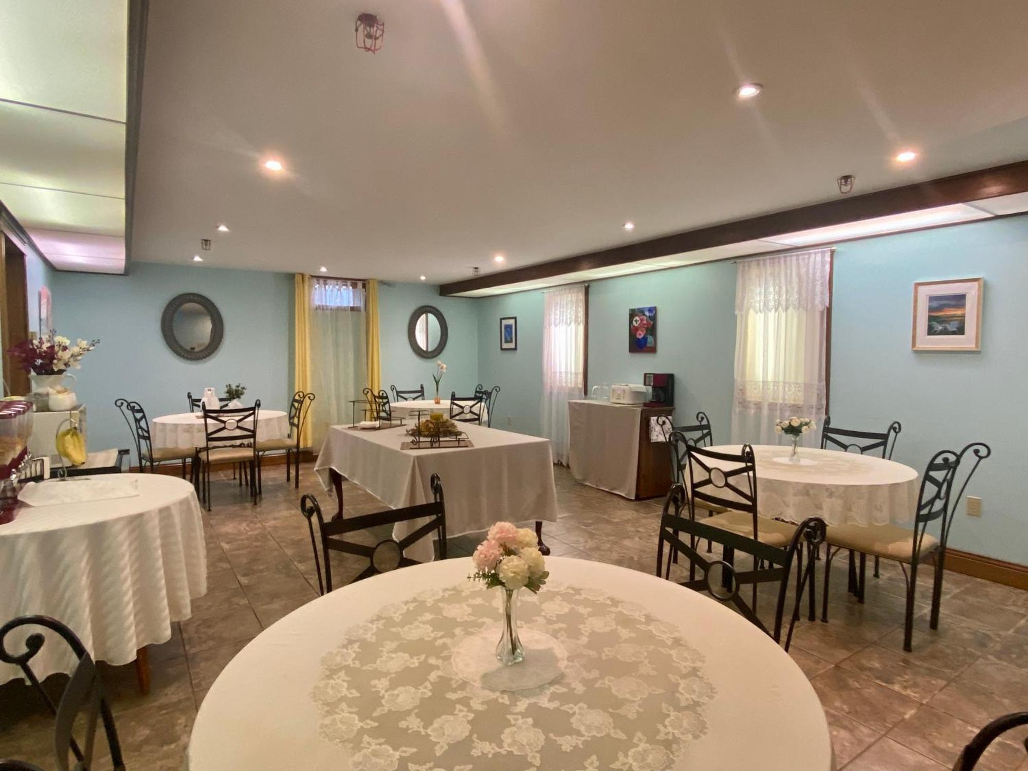שרלוט טאון Inn On The Harbour מראה חיצוני תמונה